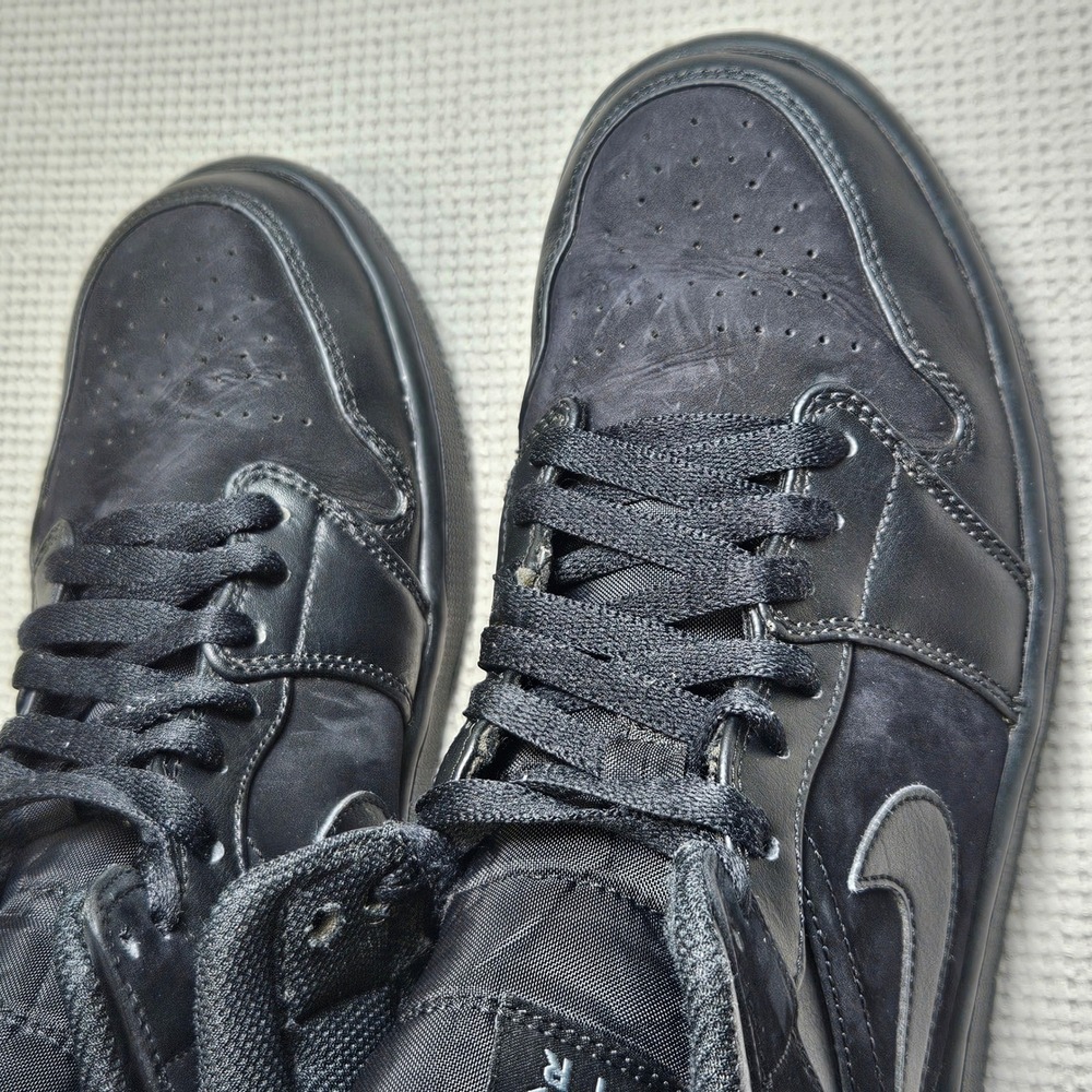 Jordan 1 Mid Triple Black Mens Sneakers 554724-050 Size 9 Black Black AS IS. - Picture 8 of 16